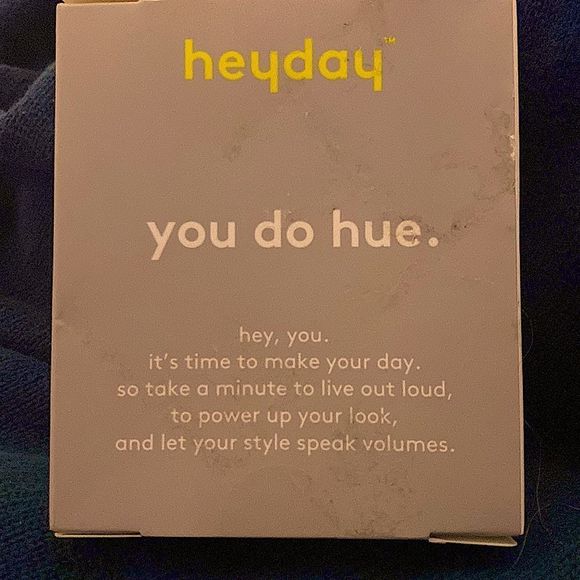 NWT. heyday Airpod Silicone Case with Clip - Dusty Coral - Picture 5 of 6